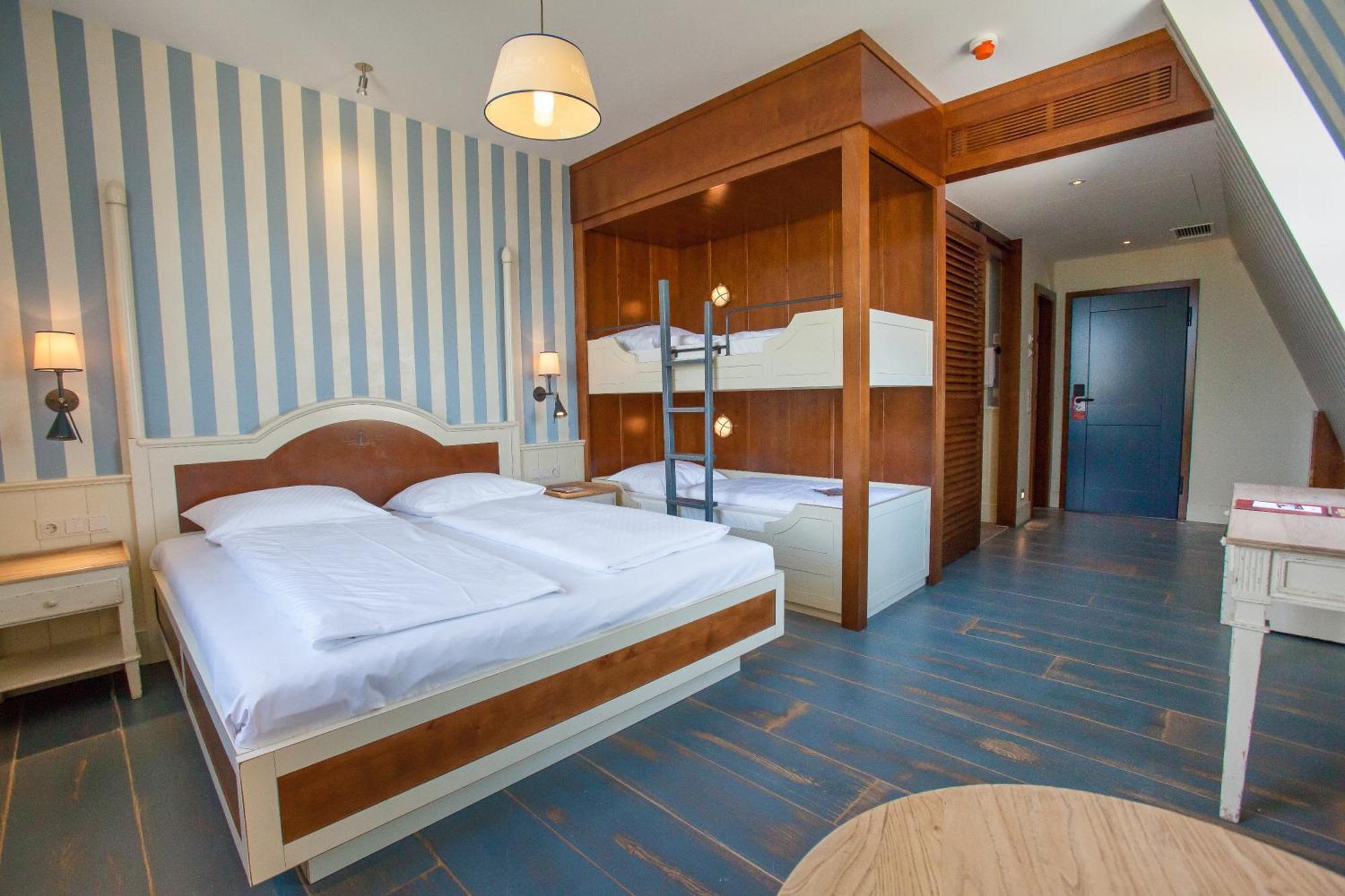 4 Hotel Rust Bagian luar foto