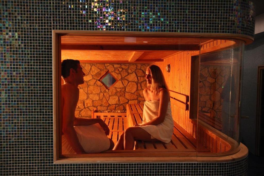 4 Hotel Rust Bagian luar foto